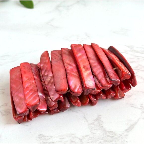 Red Mother Of Pearl Shell Stretch Bracelet One Size Fits Most - Picture 1 of 6